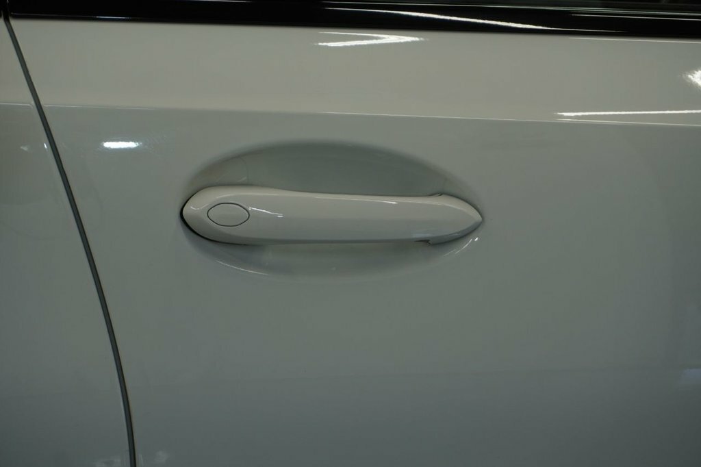 BMW 3 Series 2L M Sport YUI7033 White #5