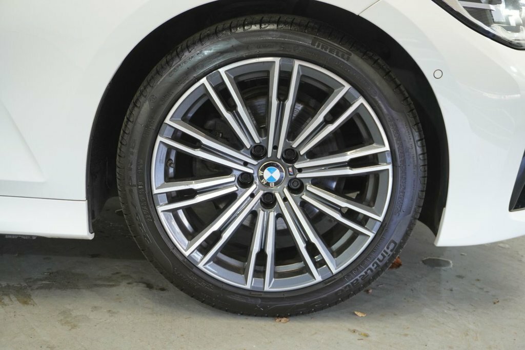BMW 3 Series 2L M Sport YUI7033 White #3