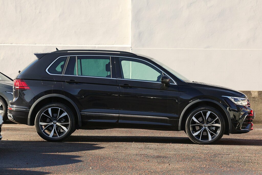 Volkswagen Tiguan 2023 Volkswagen Tiguan 1.4 R-line Tsi Dsg VXZ5315 Black #2