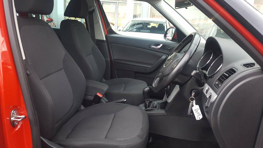 Skoda Yeti 2011 Skoda Yeti 1.2 Se Tsi Red #6