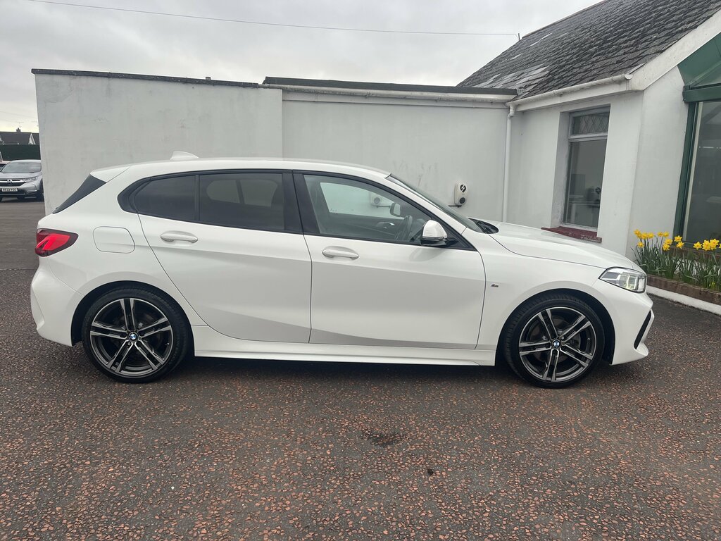 BMW 1 Series 2020 Bmw 1 Series 2.0 118D M Sport SGZ8862 White #5