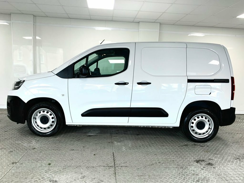 Citroen Berlingo 1.5L Enterprise Edition M LB23KZD White #3