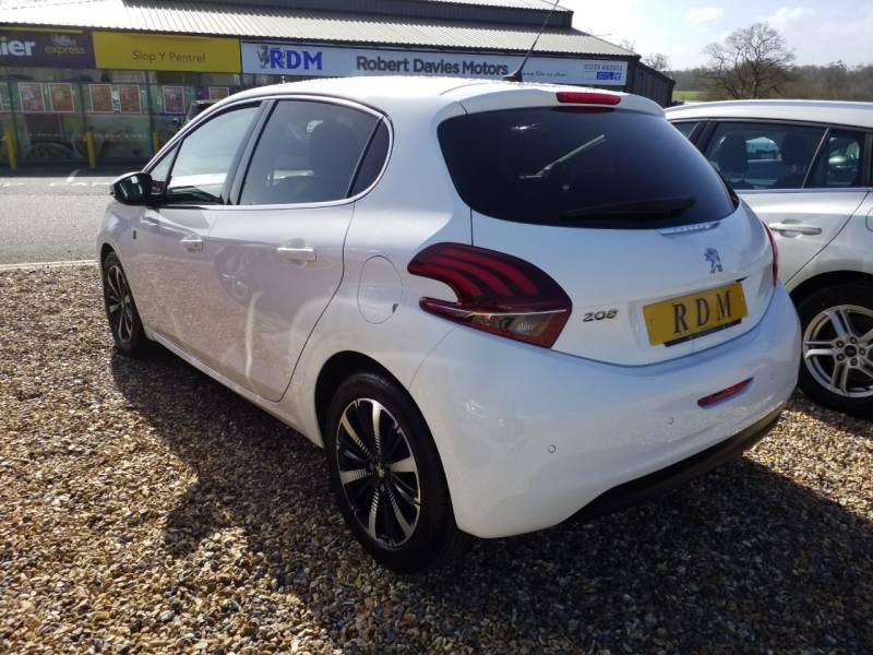 Peugeot 208 1.2 Puretech 82 Tech Edition Start Stop - 20 DC19CXE White #4