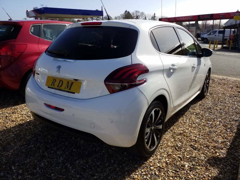 Peugeot 208 1.2 Puretech 82 Tech Edition Start Stop - 20 DC19CXE White #6
