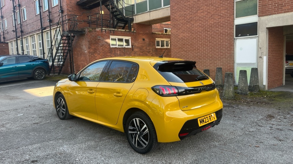 Peugeot 208 1.2 Puretech Allure Premium Hatchback MM23RTV  #5