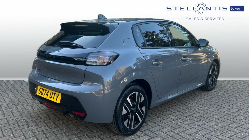 Peugeot 208 1.2 Puretech Allure Hatchback Eu GD74UTY  #3