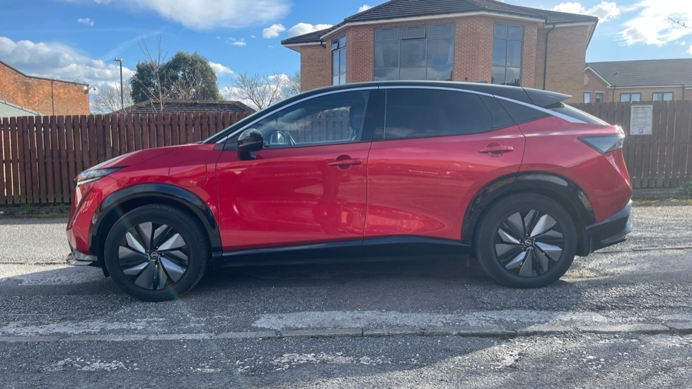 Nissan Ariya 63Kwh Advance Suv 7.4Kw Charger Red #6