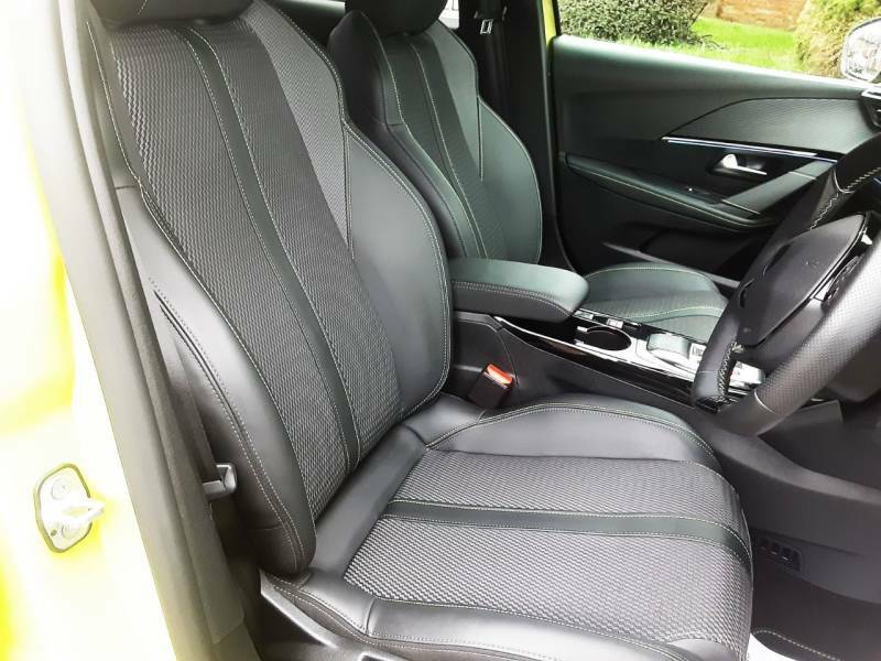 Peugeot e-208 115Kw Gt 51Kwh - 2024 24 Yellow #6