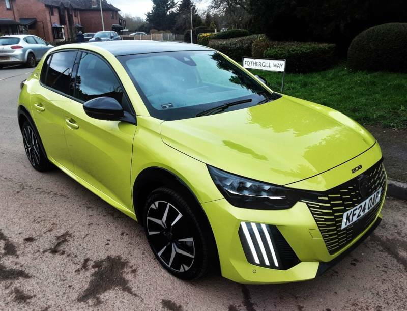 Peugeot e-208 115Kw Gt 51Kwh - 2024 24 Yellow