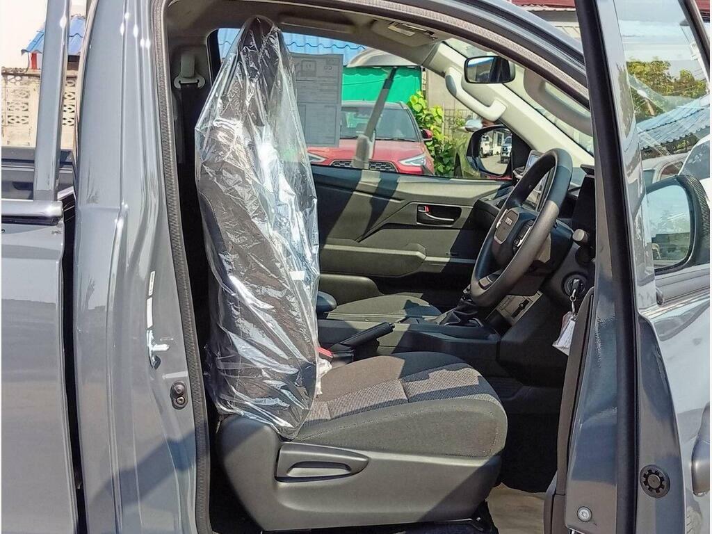 Toyota HILUX Diesel  Silver #6