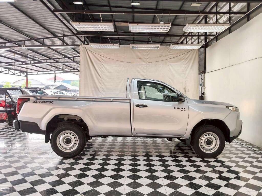 Toyota HILUX Diesel  Silver #3