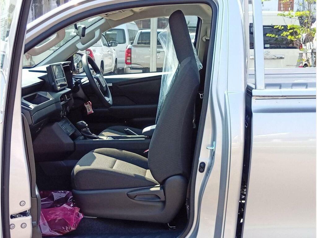 Toyota HILUX Diesel  Silver #5