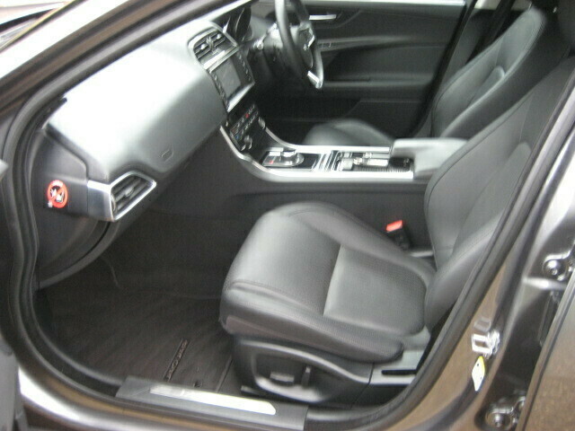 Jaguar XE 2.0 D Portfolio 180Bhp Grey #4