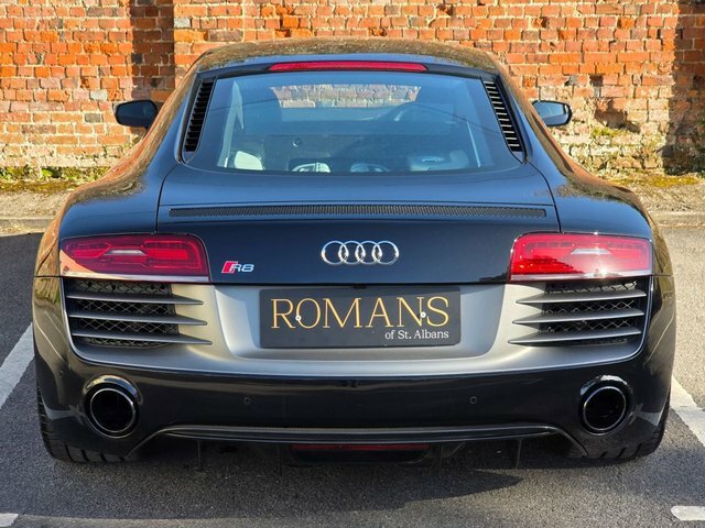 Audi R8 5.2 Fsi V10 Plus Coupe S Tronic Quattro Black #4