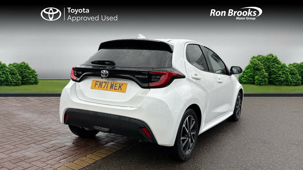 Toyota Yaris 1.5 Vvt-h Design E-cvt Eur FN71WEK White #2