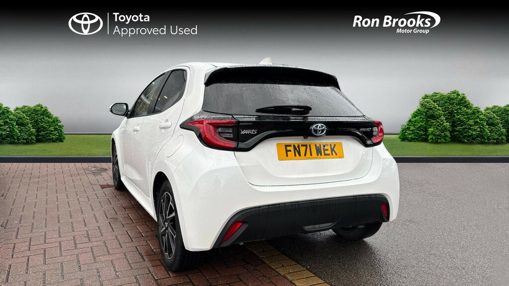 Toyota Yaris 1.5 Vvt-h Design E-cvt Eur FN71WEK White #4