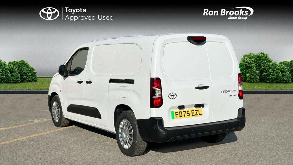 Toyota Proace City 50Kwh Icon Long Panel Van White #4