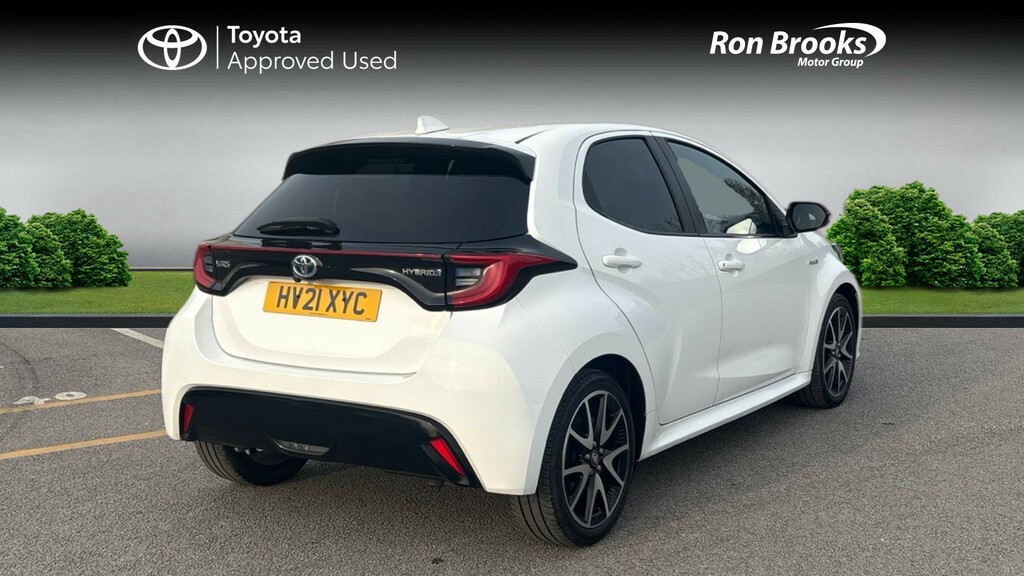 Toyota Yaris 1.5 Vvt-h Dynamic E-cvt Eu HV21XYC White #2