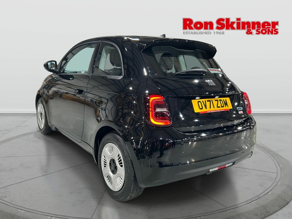 Fiat 500E 42Kwh Passion Hatchback 118 Ps OV71ZDM Black #3
