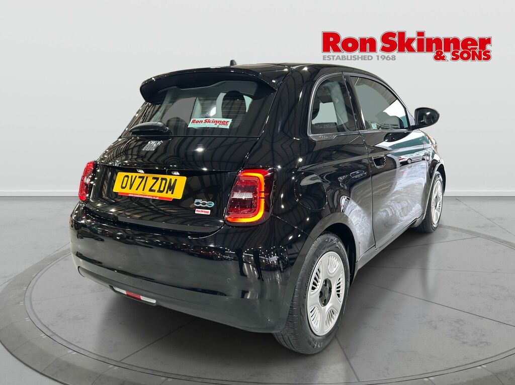 Fiat 500E 42Kwh Passion Hatchback 118 Ps OV71ZDM Black #4