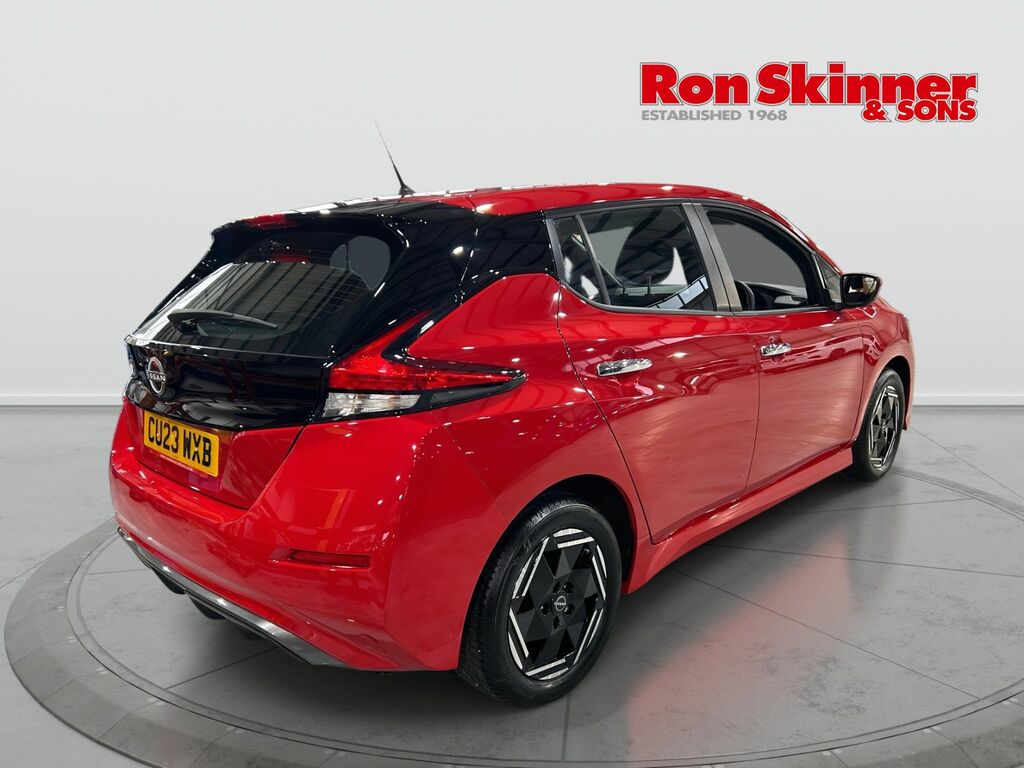 Nissan Leaf 39Kwh Acenta Hatchback 150 Ps Red #4