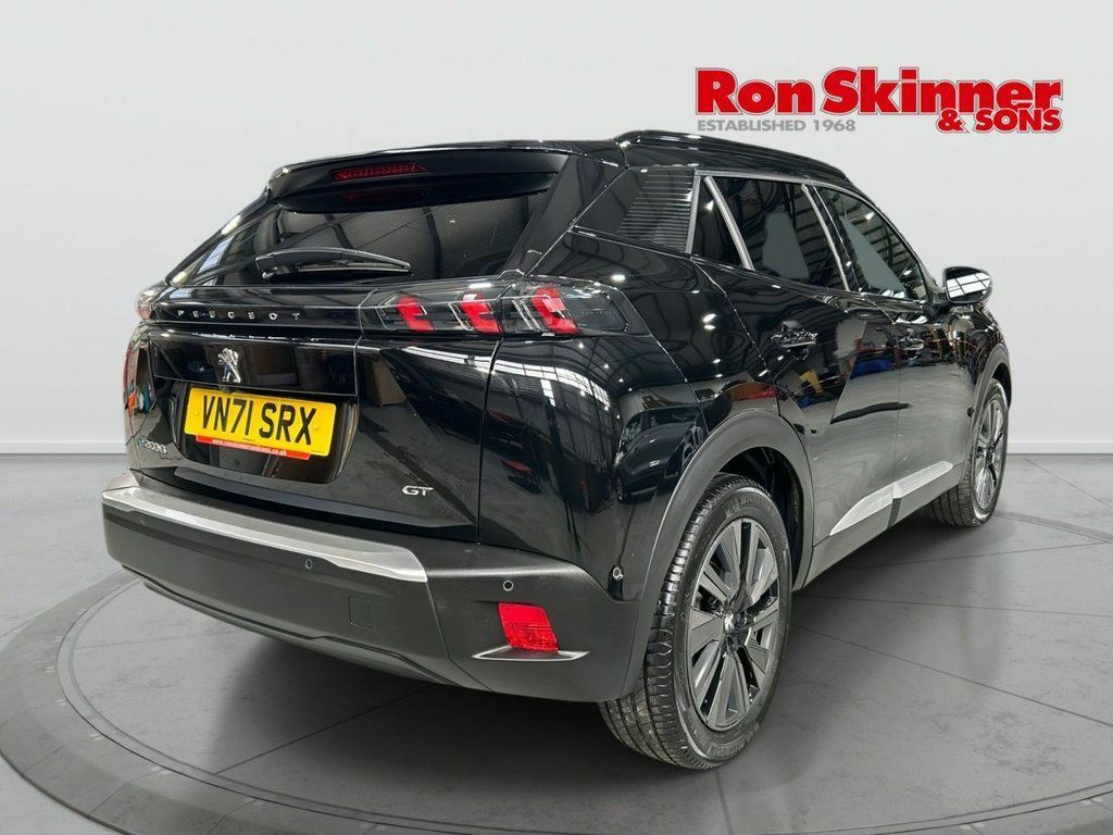 Peugeot e-2008 50Kwh Gt Premium Suv 136 Ps VN71SRX Black #4