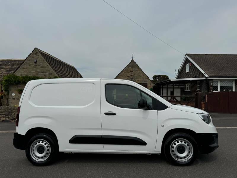 Vauxhall Combo 1.5 Turbo D 2300 Dynamic L1 H1 Euro 6 - 2022 YH22VTK White #4
