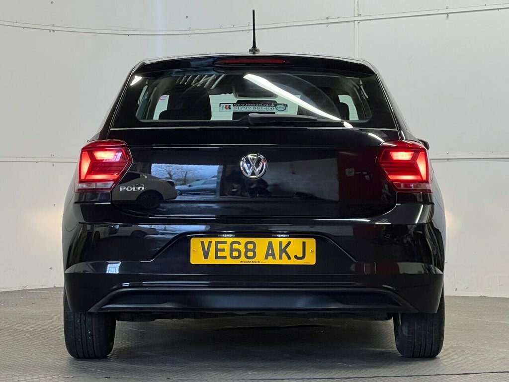 Volkswagen Polo 1.6L Se Black #4