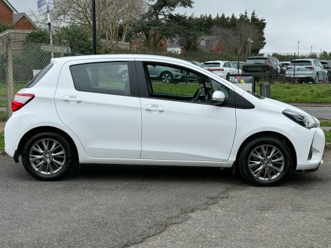 Toyota Yaris Vvt-i Icon CY19WYV White #3