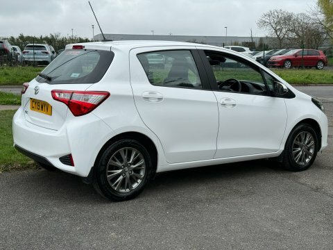 Toyota Yaris Vvt-i Icon CY19WYV White #4