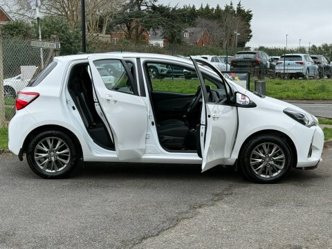 Toyota Yaris Vvt-i Icon CY19WYV White #2