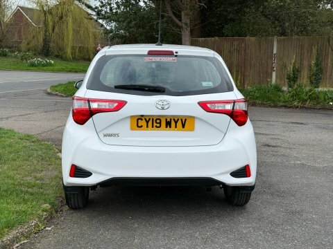 Toyota Yaris Vvt-i Icon CY19WYV White #5