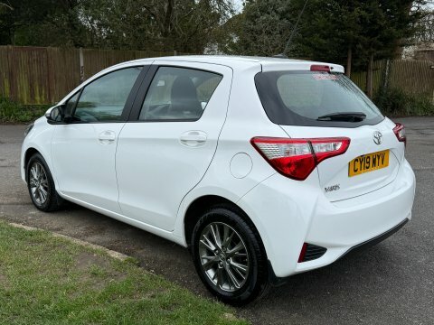 Toyota Yaris Vvt-i Icon CY19WYV White #6