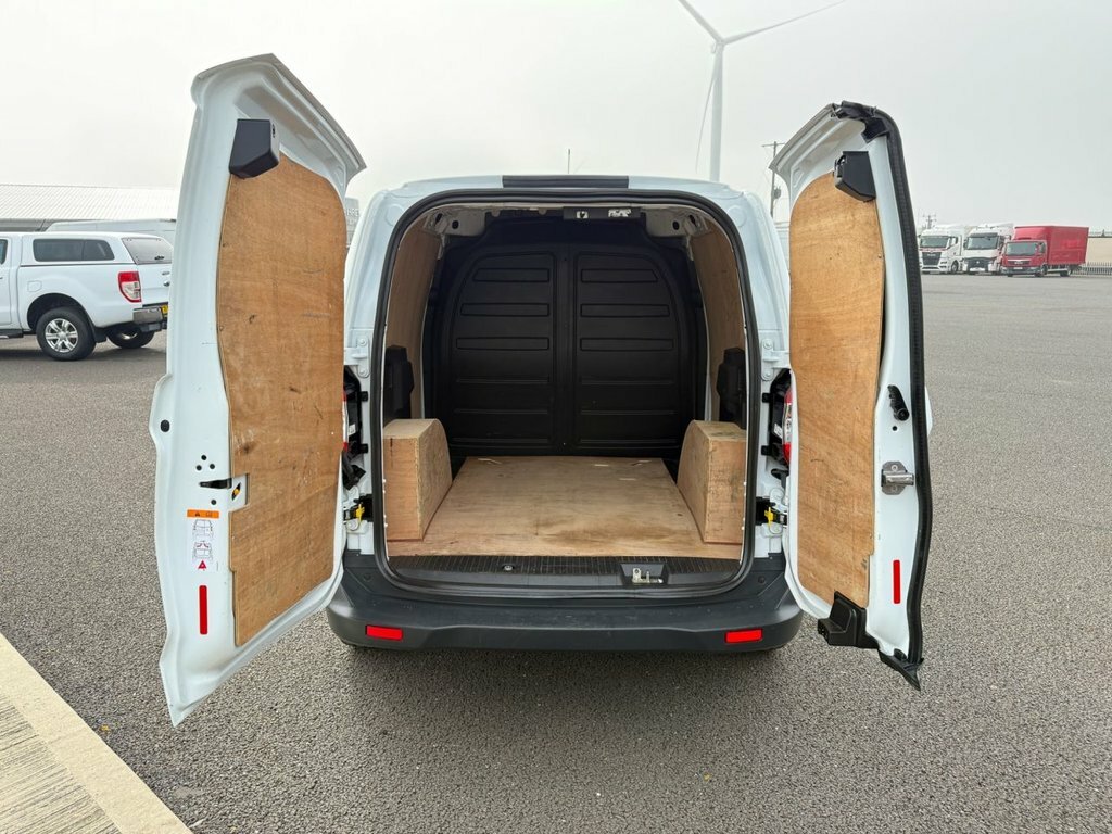 Ford Transit Courier 1.5L Leader White #4
