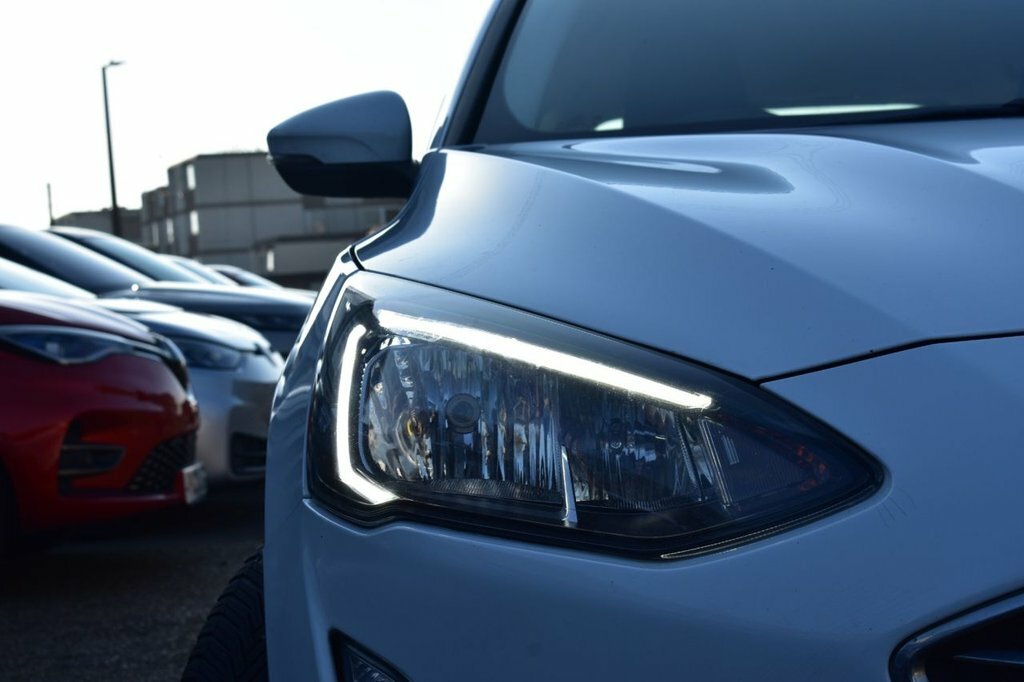 Ford Focus 1L Titanium BN69VKZ White #2