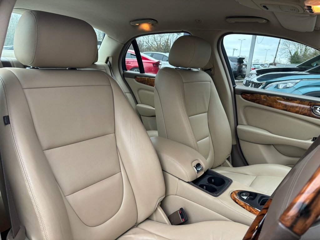Jaguar  Hse White #10