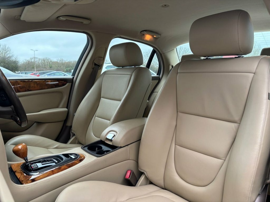 Jaguar  Hse White #16