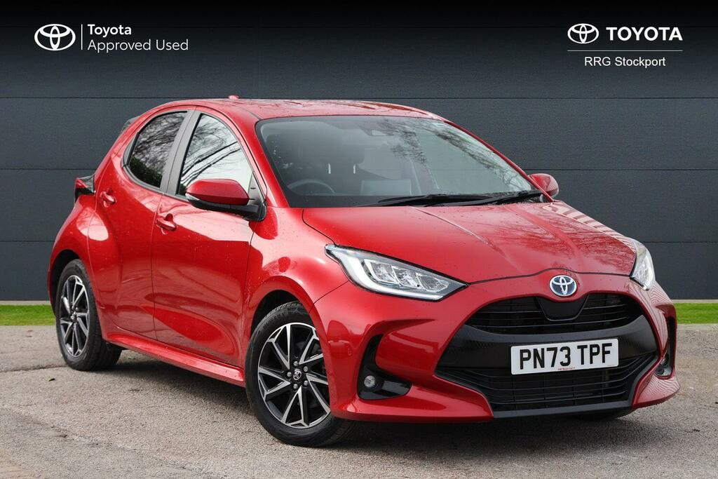 Toyota Yaris 1.5 Vvt-h Design E-cvt Euro 6 Ss PN73TPF Red