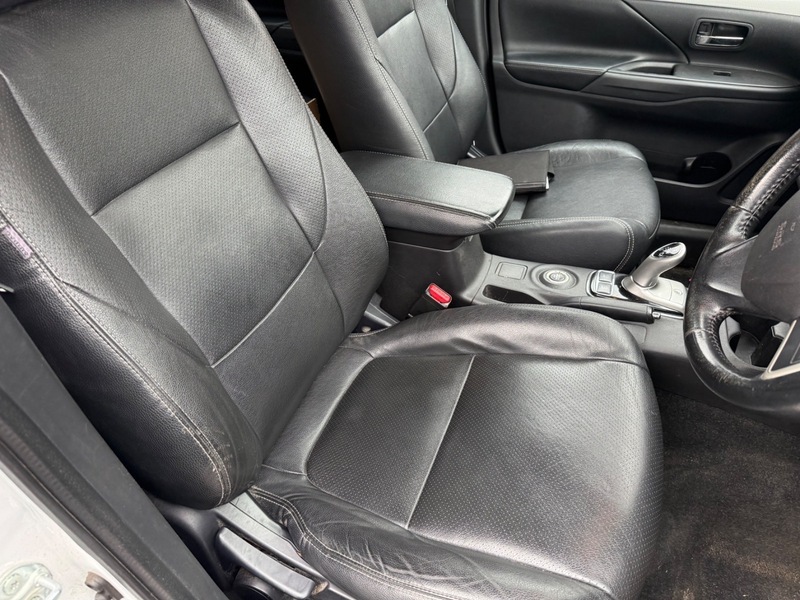 Mitsubishi Outlander Phev Gx 3H AP15JAU White #3
