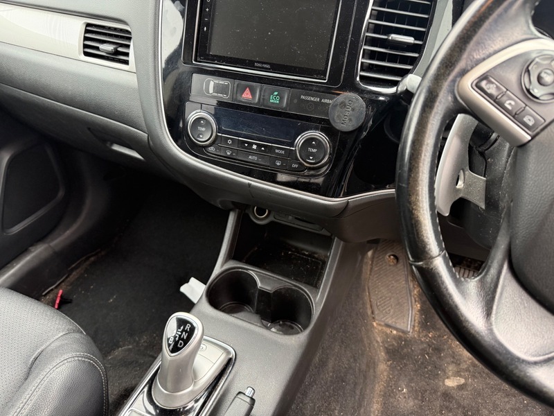 Mitsubishi Outlander Phev Gx 3H AP15JAU White #4