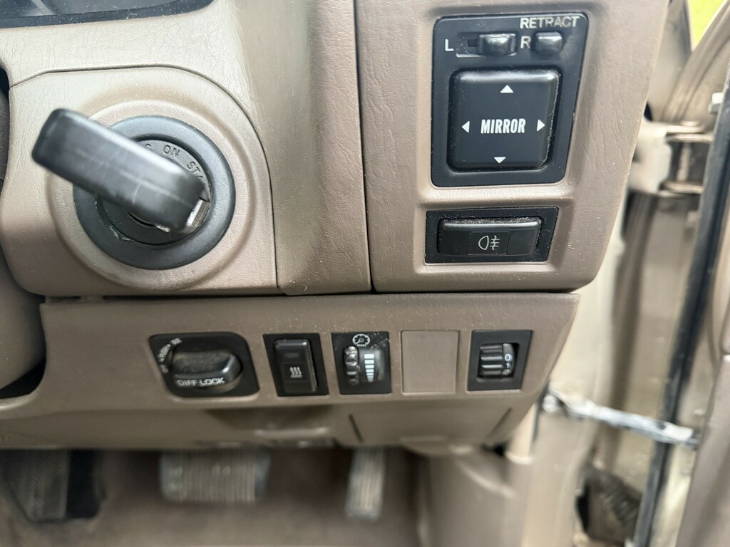 Toyota Land Cruiser Colorado VX Silver #23