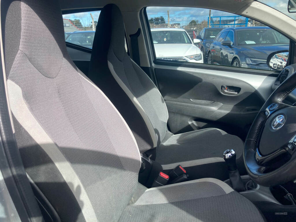 Toyota Aygo 1.0 Vvt-i X-play Tss FG71YNY Silver #6
