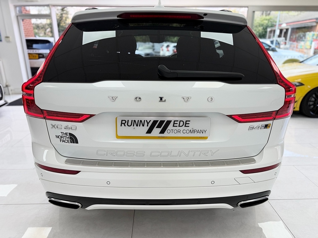 Volvo XC60 B4 Mhev R-design Pro SD20YBY White #6