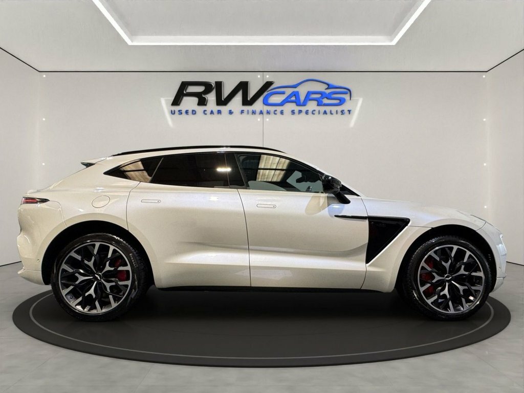Aston Martin DBX 4L Null YP70XMU White #5