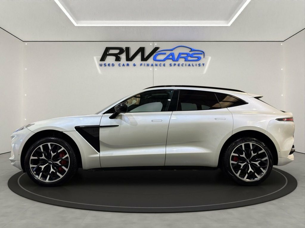 Aston Martin DBX 4L Null White