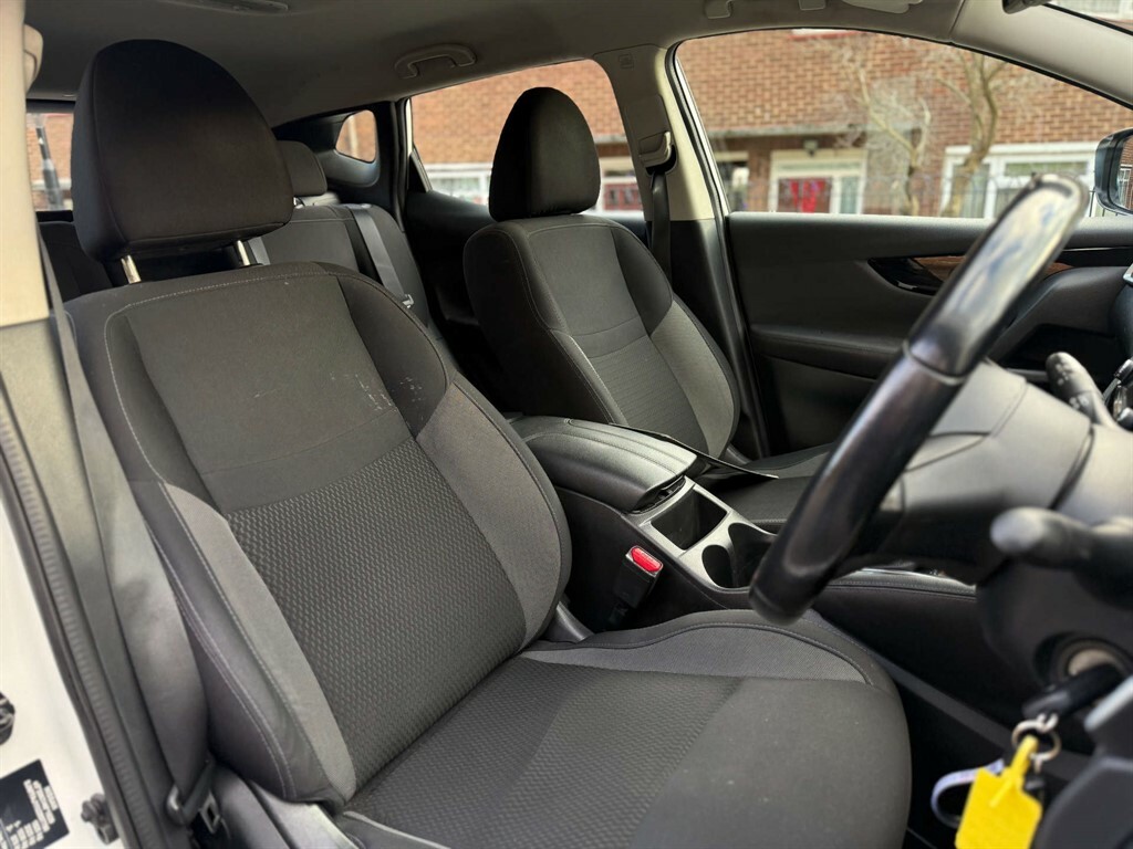 Nissan Qashqai Acenta Premium Dig-t LR70FCP White #4