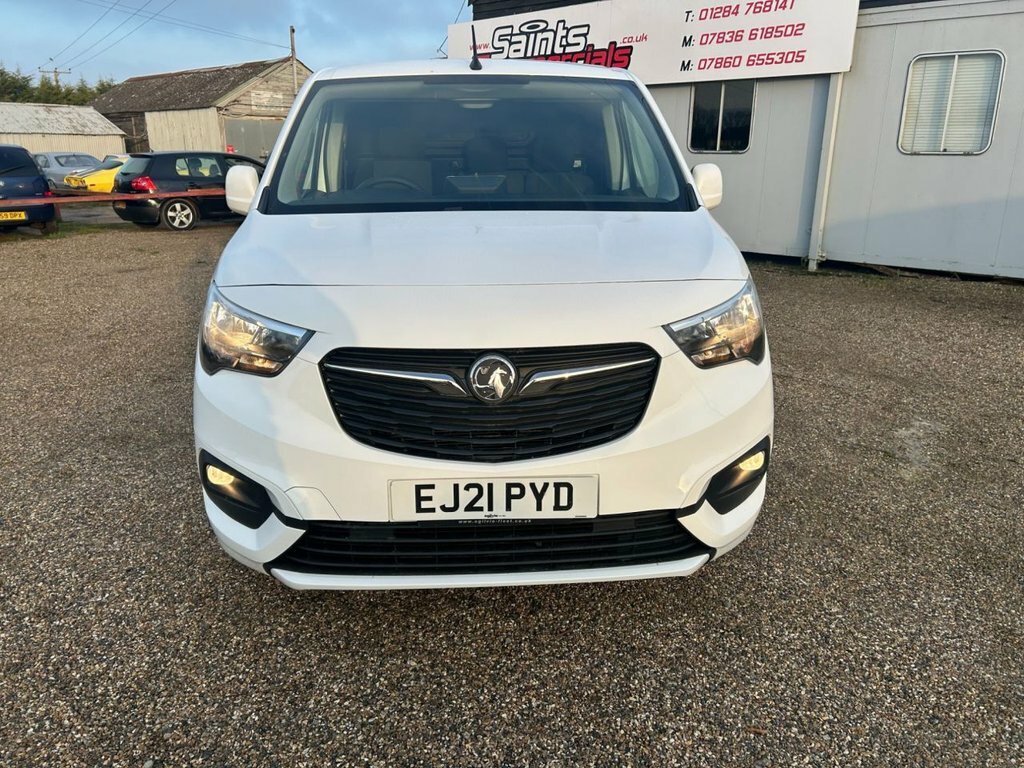 Vauxhall Combo 1.5L Sportive EJ21PYD White #4
