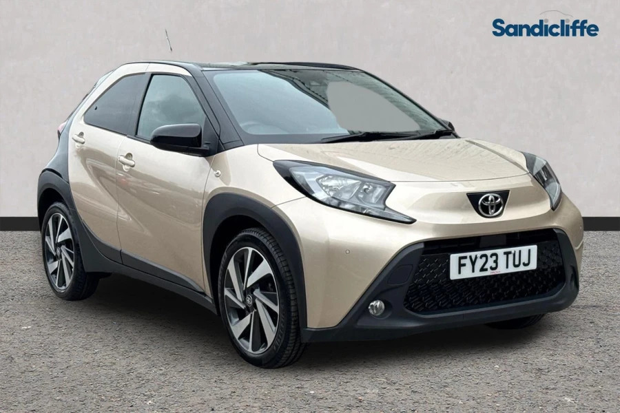 Toyota Aygo X Aygo X 1.0 Vvt-i Edge Hatchback Beige
