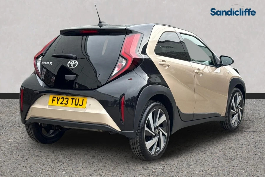 Toyota Aygo X Aygo X 1.0 Vvt-i Edge Hatchback FY23TUJ Beige #4