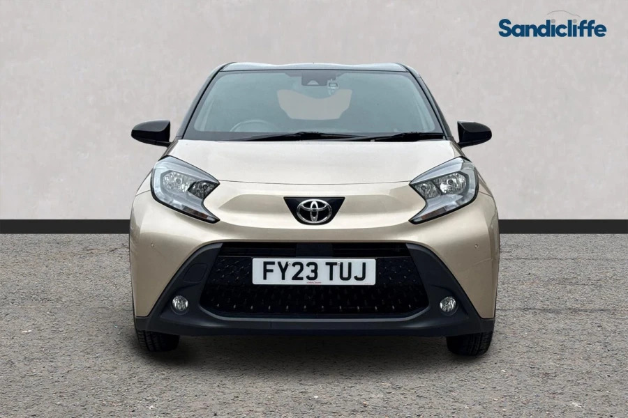 Toyota Aygo X Aygo X 1.0 Vvt-i Edge Hatchback FY23TUJ Beige #2